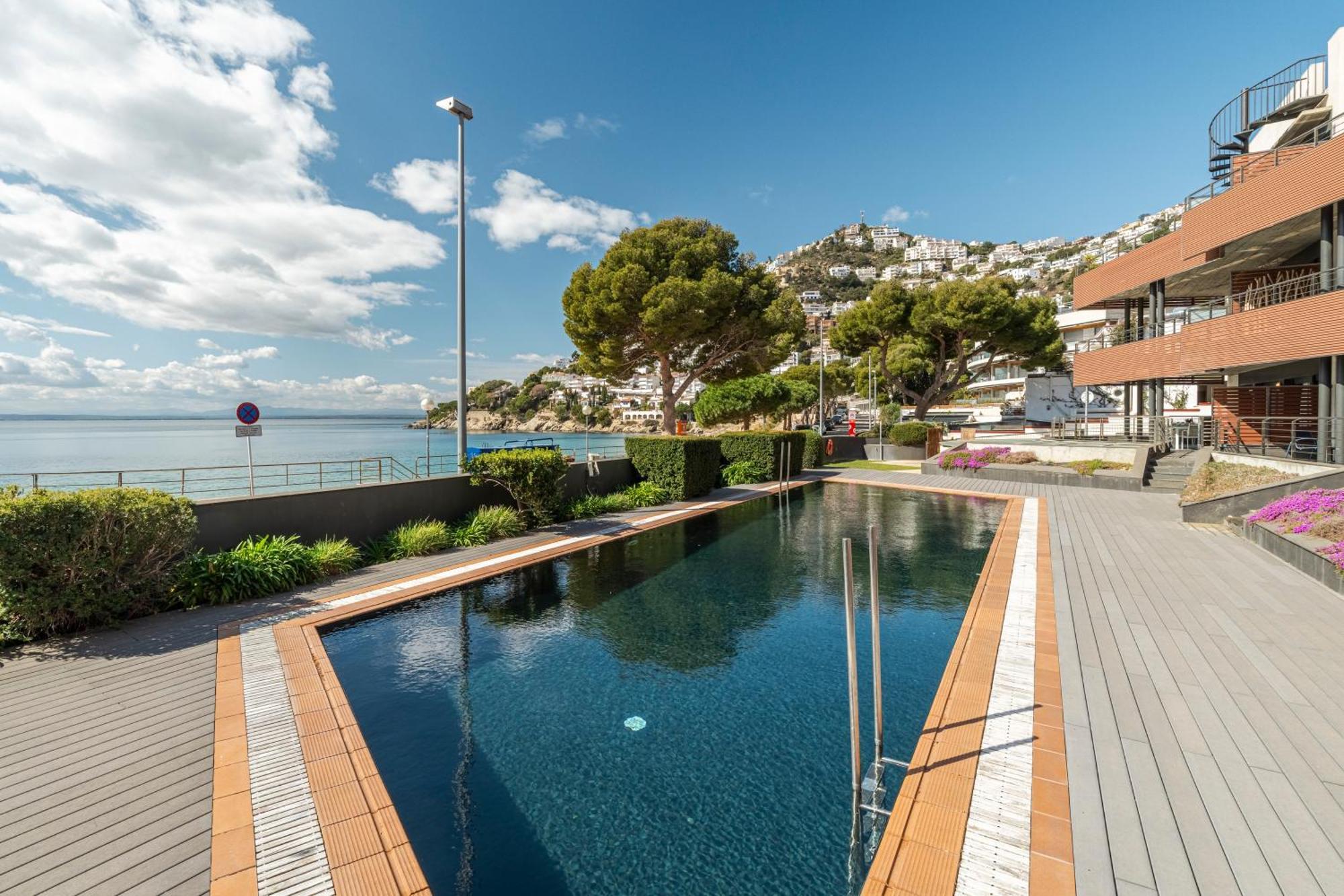 Apartamento Con Gran Terraza Delante Del Mar Ρόζες Εξωτερικό φωτογραφία